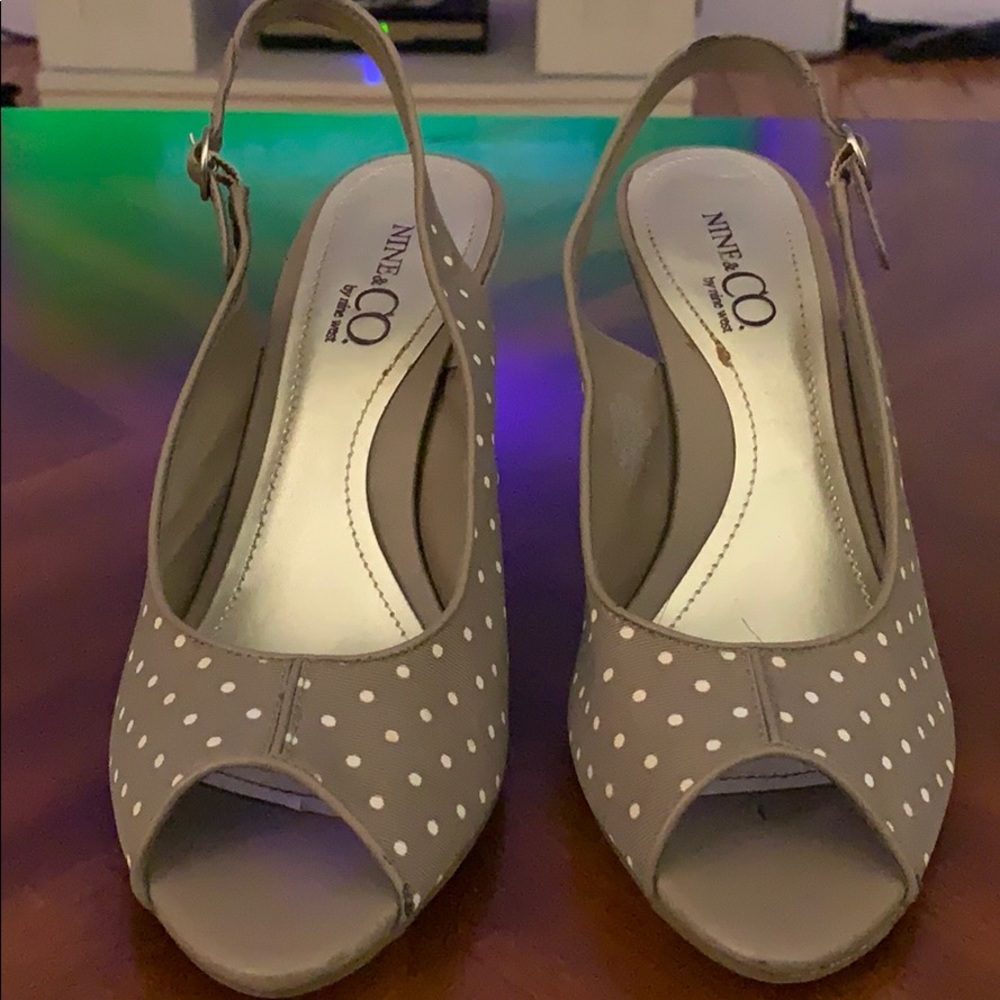 NINE AND CO WEDGE SANDALS